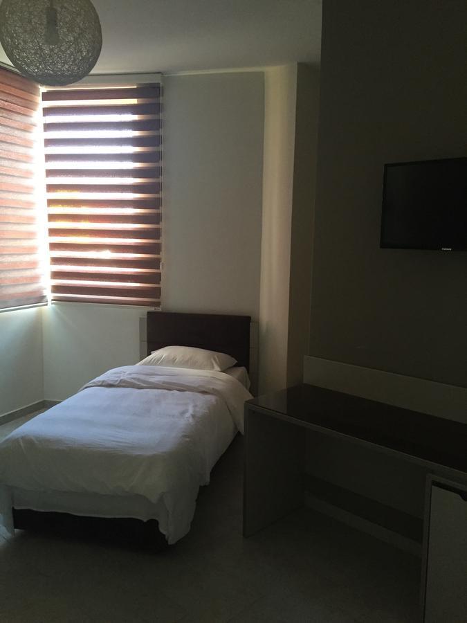 Fjortes Hotel Vlorë Esterno foto