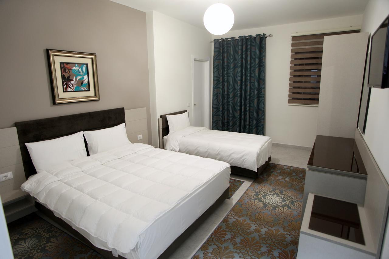 Fjortes Hotel Vlorë Esterno foto