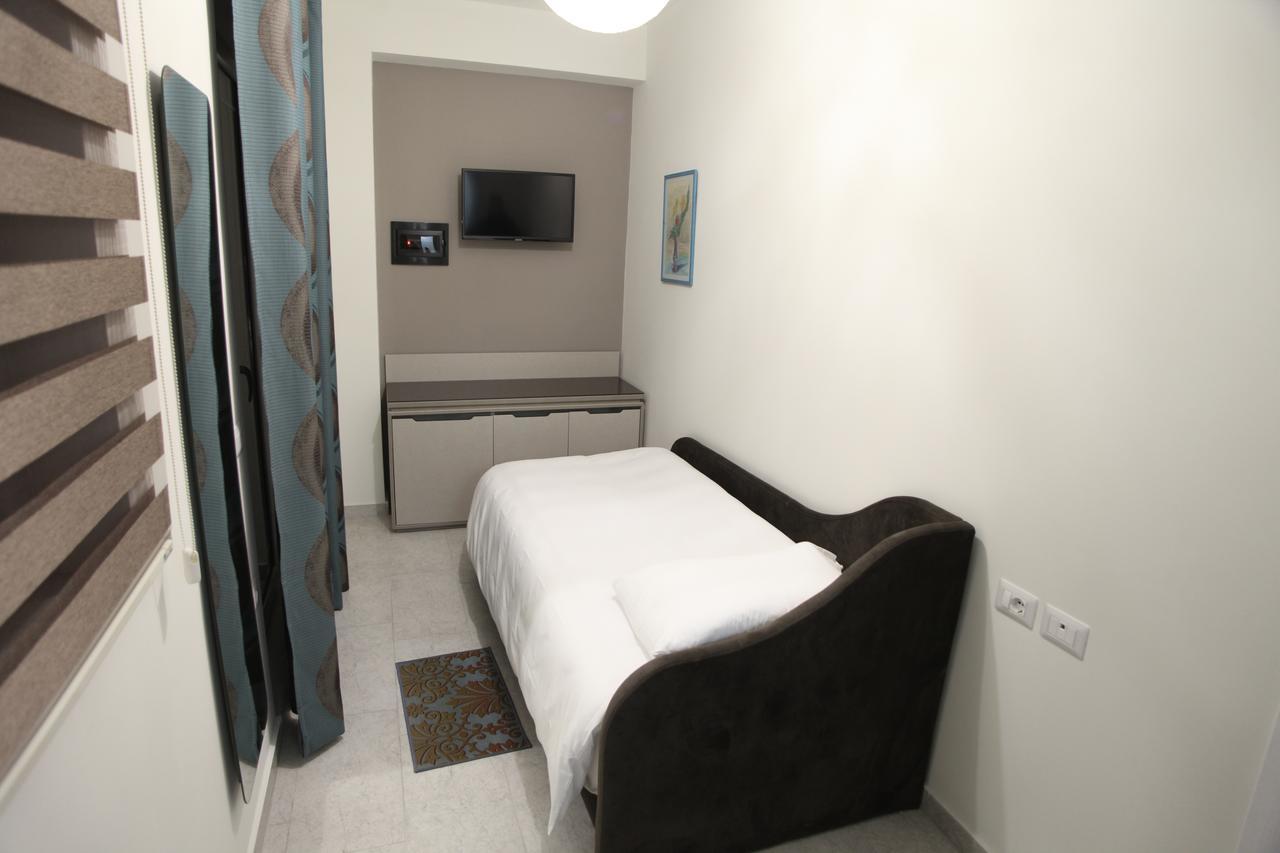 Fjortes Hotel Vlorë Esterno foto