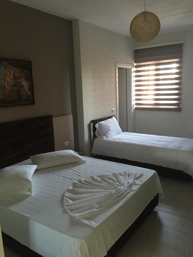 Fjortes Hotel Vlorë Esterno foto