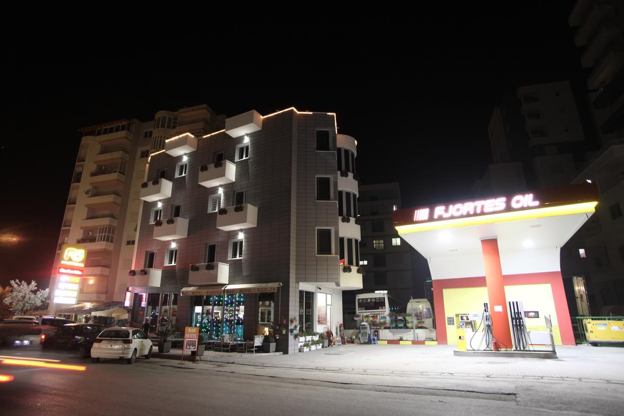 Fjortes Hotel Vlorë Esterno foto