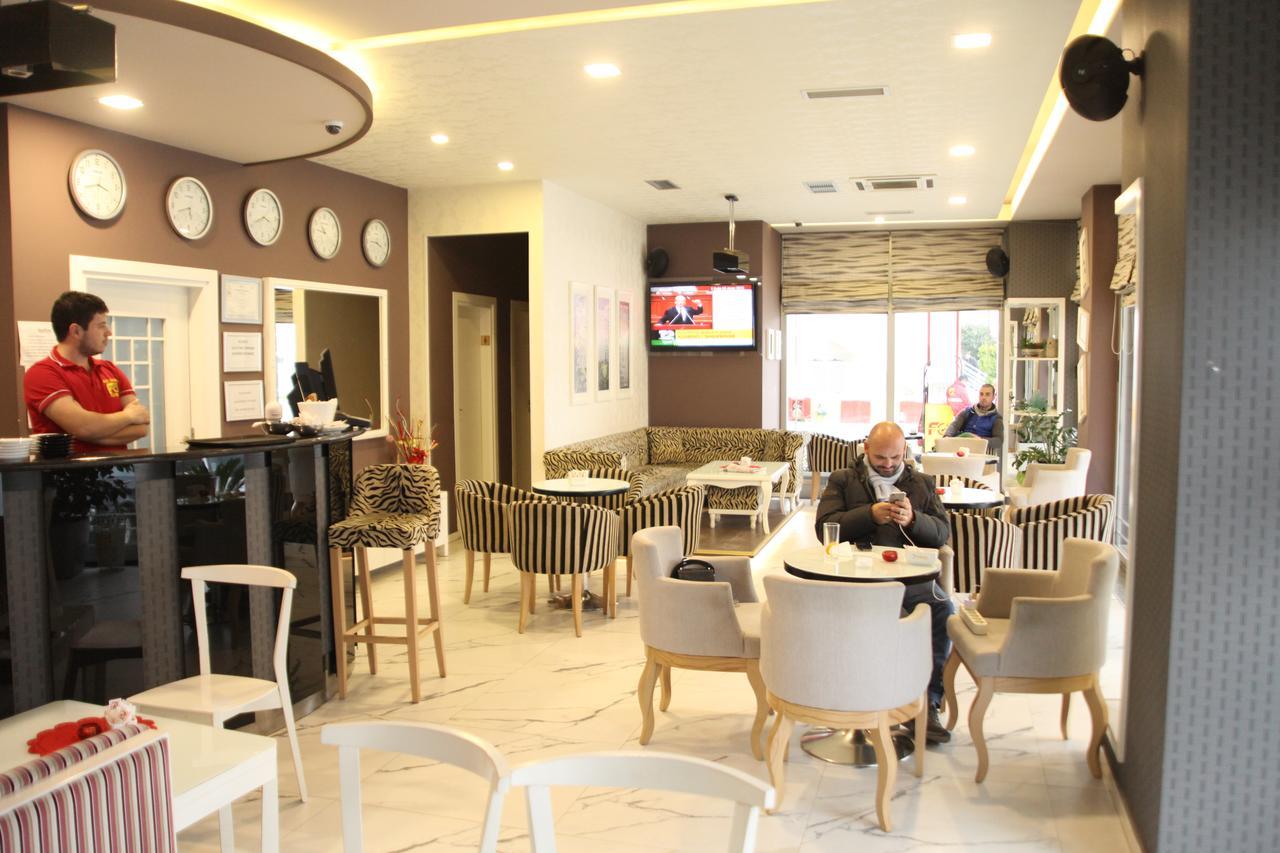 Fjortes Hotel Vlorë Esterno foto