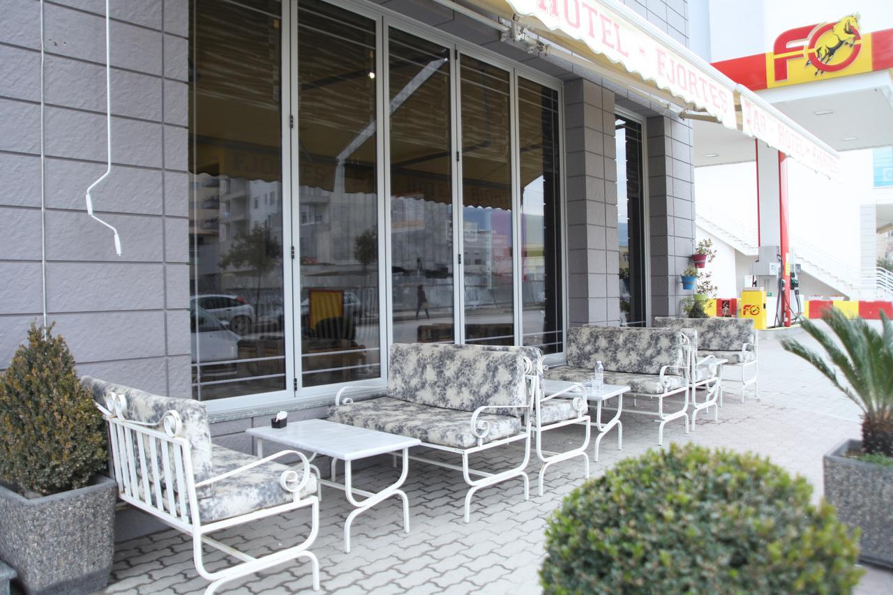Fjortes Hotel Vlorë Esterno foto