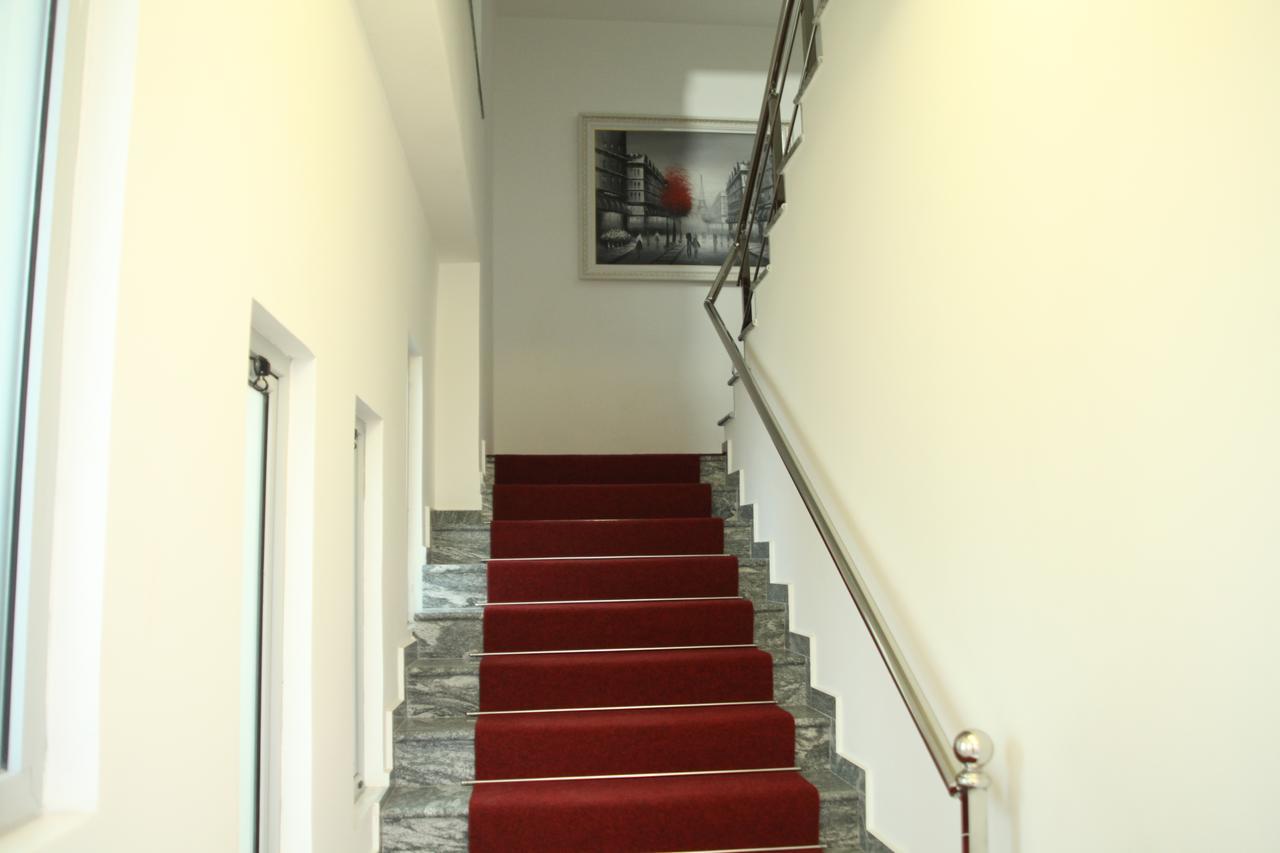 Fjortes Hotel Vlorë Esterno foto